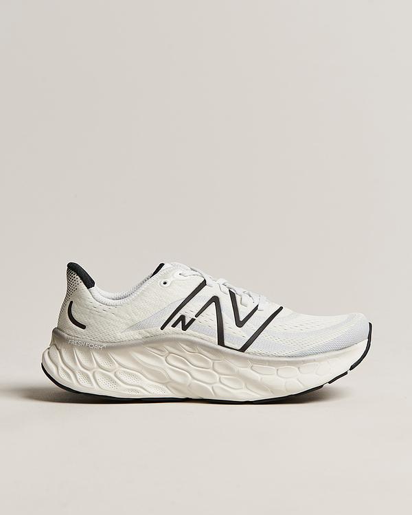 Print white sneakers from New Balance Running