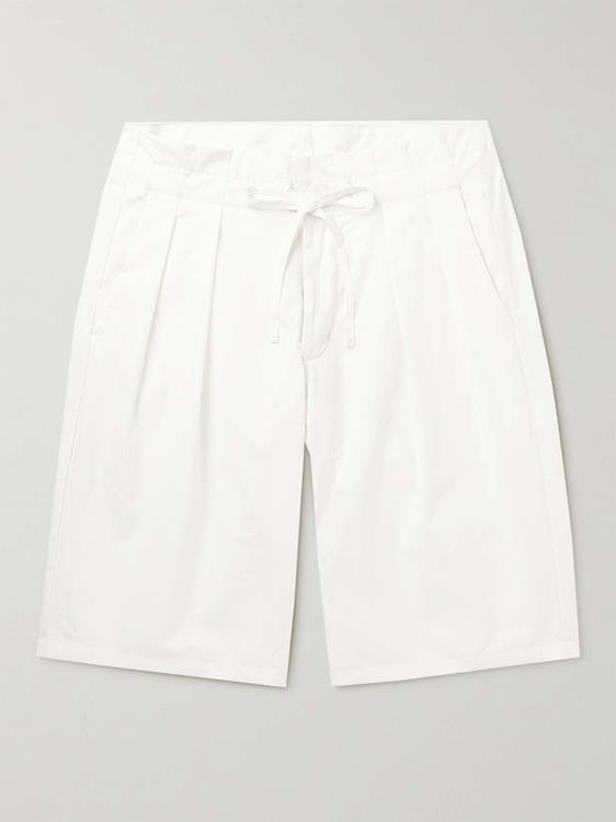 White chino shorts from Monitaly