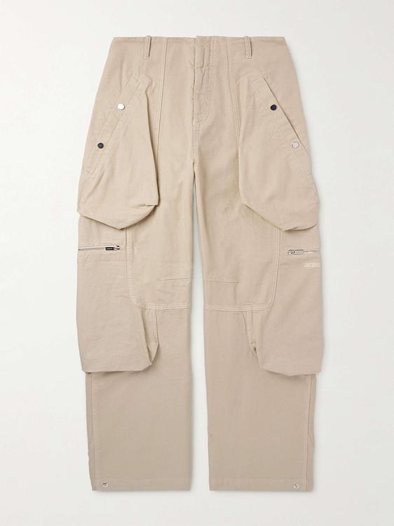 Beige cargo trousers from Jacquemus