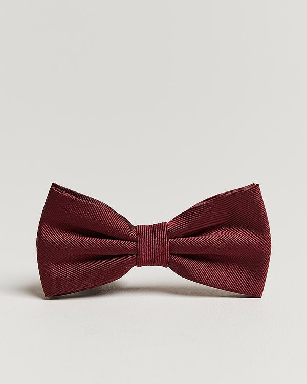 Dark red bow tie from Amanda Christensen