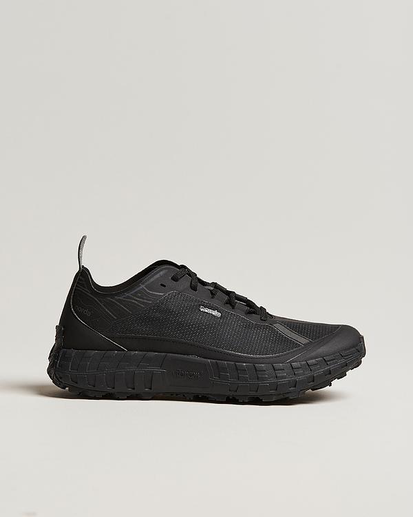 Black sneakers from Norda