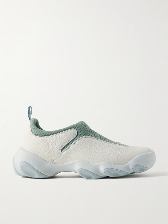 Grey sneakers from Oakley Factory