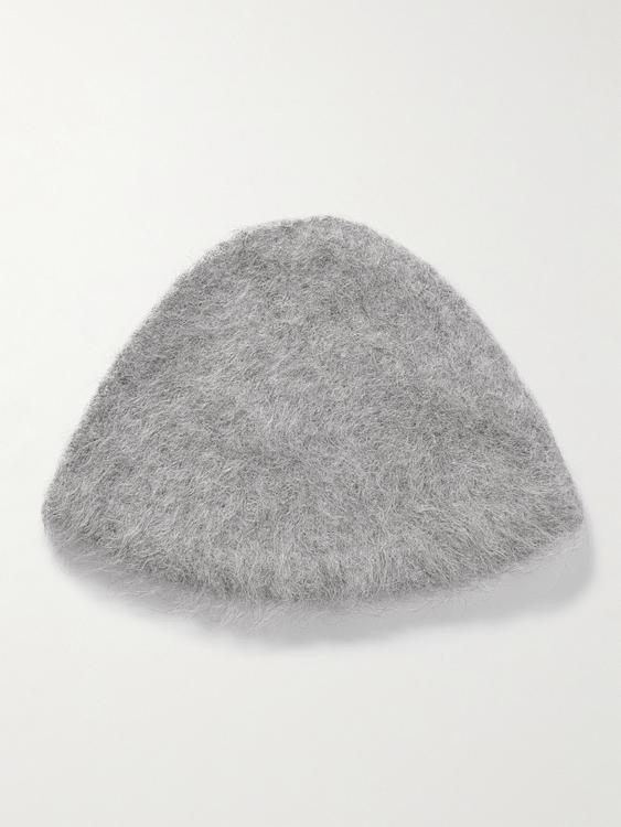 Grey beanie from Amomento