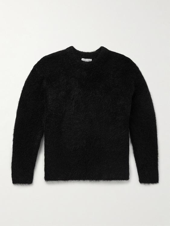 Black sweater from Amomento