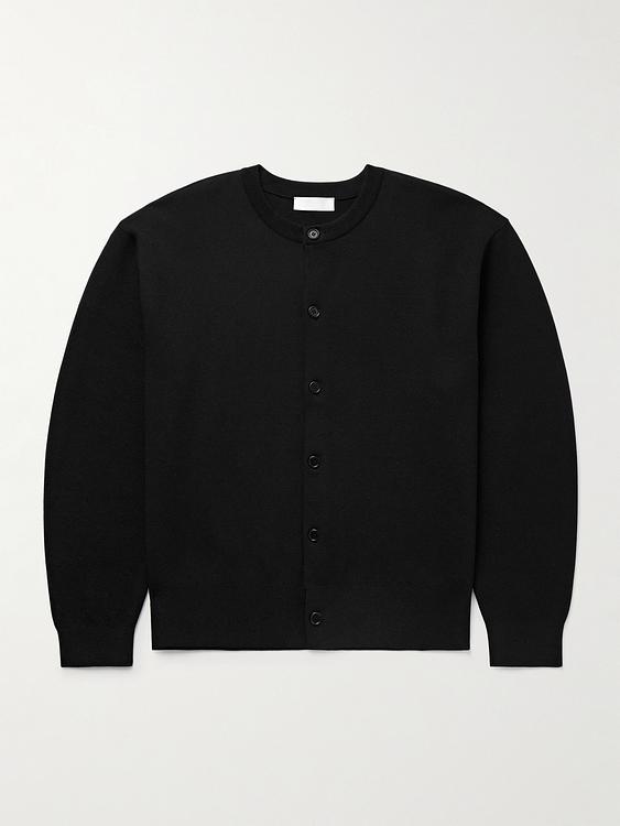 Black cardigan from Amomento