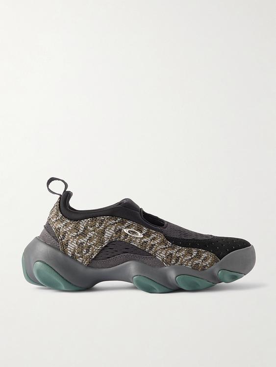 Dark grey sneakers from Oakley Factory