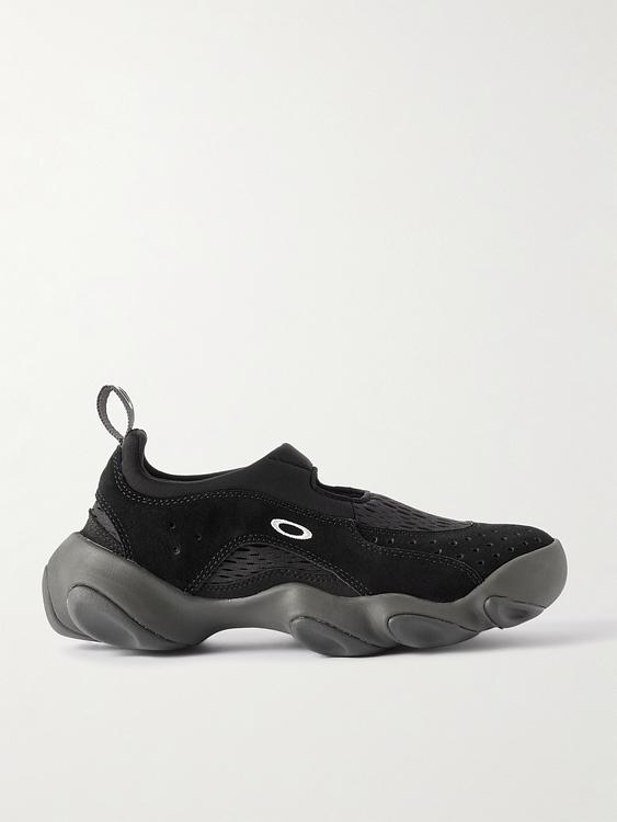 Black sneakers from Oakley Factory