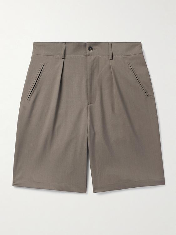 Grey chino shorts from De Bonne Facture