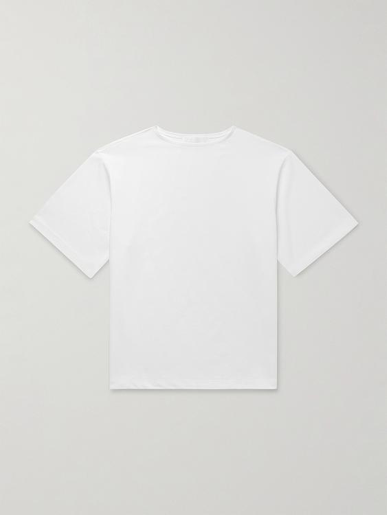 White t-shirt from Amomento
