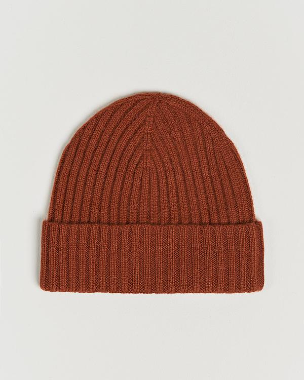 Brown beanie from Amanda Christensen