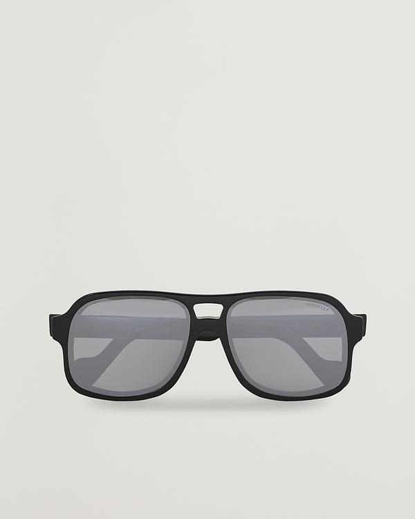 Black d-frame sunglasses from Moncler Lunettes