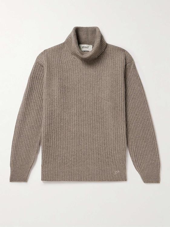 Grey turtleneck from Valstar