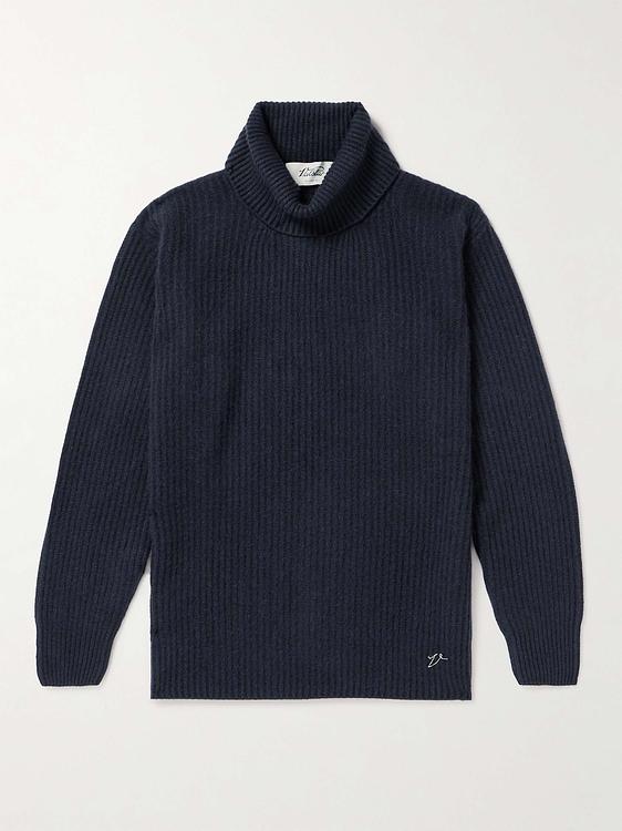 Black turtleneck from Valstar