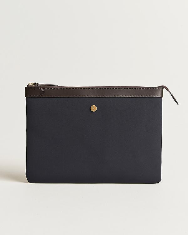 Black portfolio from Mismo