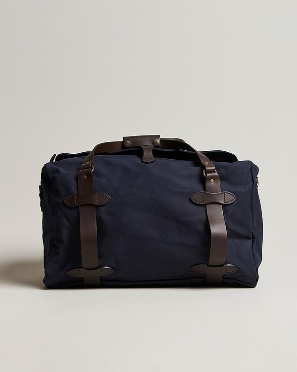 Black weekend bag from Filson