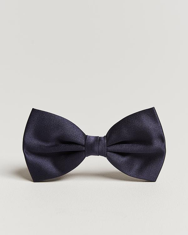 Black bow tie from Amanda Christensen