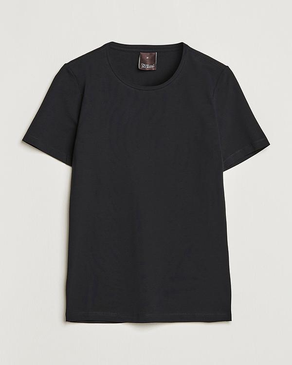 Black t-shirt from Oscar Jacobson