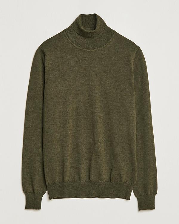 Dark green turtleneck from J.Lindeberg