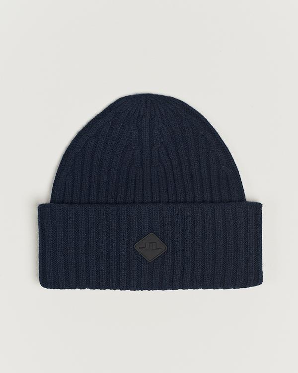 Black beanie from J.Lindeberg
