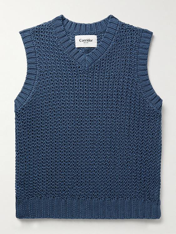 Dark blue pullover from Corridor