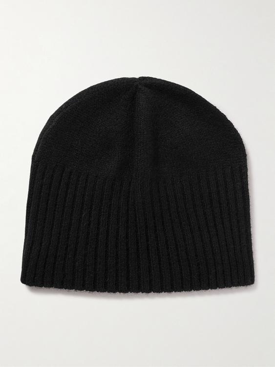 Black beanie from Allude