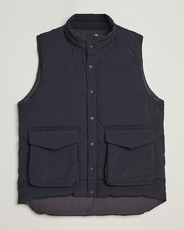 Dark grey vest from Snow Peak